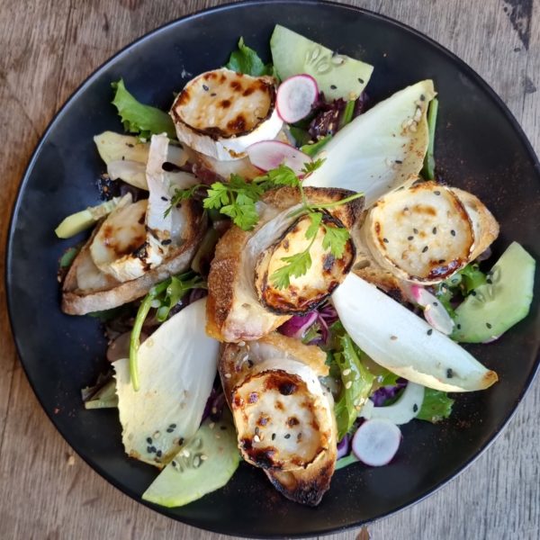 Salade de chèvre chaud